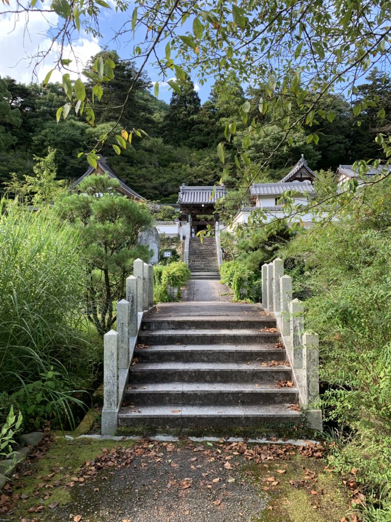 関西花の寺二十五ヶ所霊場　應聖寺　階段